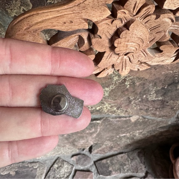 Nena & Co #NenaSociety Hand Pin - Picture 2 of 3